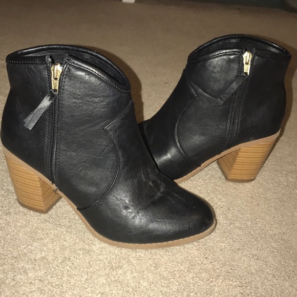 Maurices Shoes - Black Boooties
